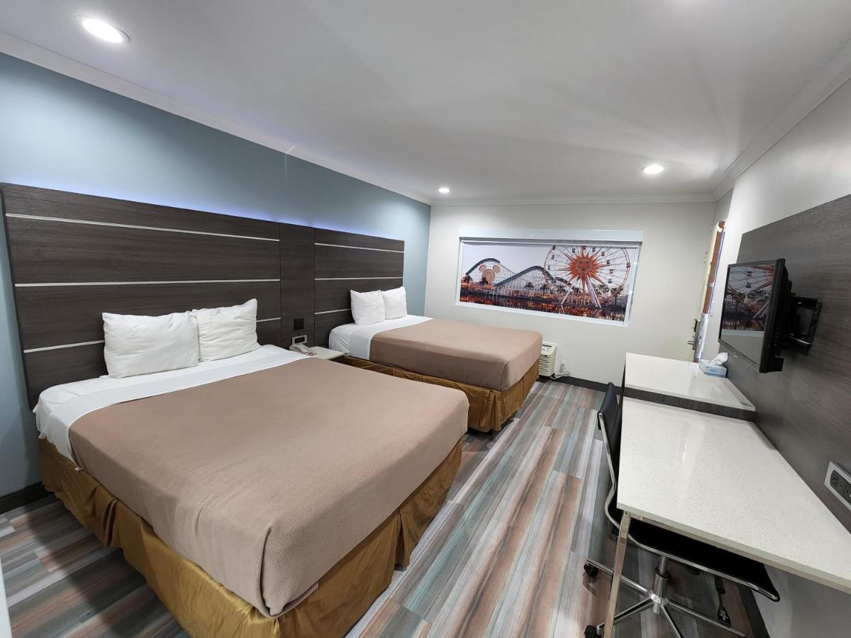 Travelodge Inn & Suites By Wyndham Fullerton Exterior photo